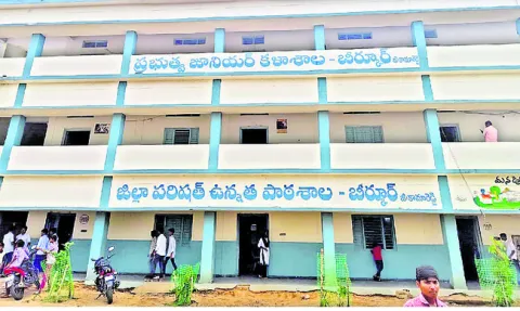 కళాశాల సరే.. భవనమేది.? 