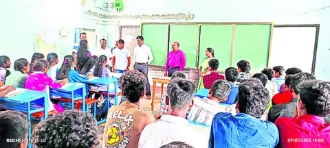 తరగతిలో ఉత్తమ విద్యనందించాలి