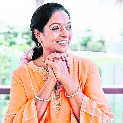 శివప్పు మల్లి, నటి ముచ్చర్ల అరుణ ఇంట్లో ఈడీ సోదాలు 
