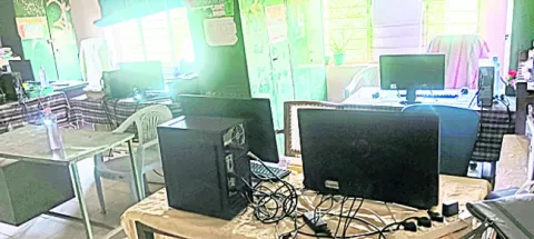 చీకట్లో వైద్యారోగ్య శాఖ కార్యాలయం 