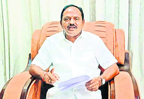 రైతుల పక్షాన ప్రశ్నిస్తే అడ్డంకులు సృష్టించడం దారుణం 