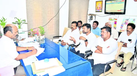 నన్ను చంపాలని చూస్తున్నారు 