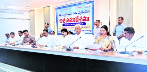 అభివృద్ధి, సంక్షేమ ఫలాలు క్షేత్రస్థాయికి చేరాలి 