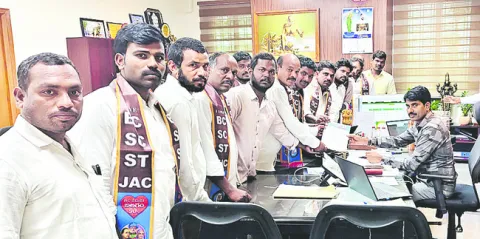 విద్యార్థులకు ఫ్రీ బస్‌ సౌకర్యం కల్పించాలి
