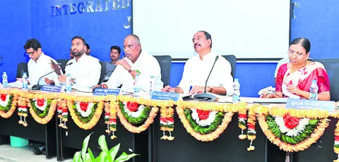 జిల్లా సమగ్ర అభివృద్ధికి కృషి
