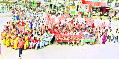 లేబర్‌ కోడ్‌లు రద్దు చేయాల్సిందే..