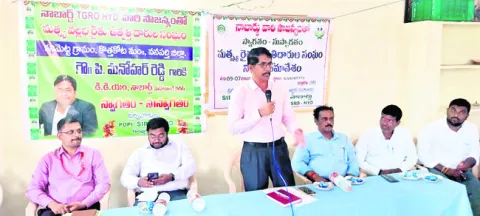 మత్స్యకారులు ఆర్థికంగా ఎదగాలి 