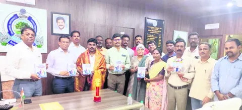 పుస్తకాలు సమాజానికి దిక్సూచి 