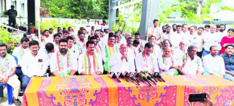 భూములు కబ్జా కానివ్వను