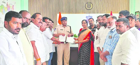 ఎమ్మెల్యేపై చర్యలు తీసుకోండి 