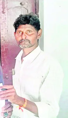 ఔట్‌ సోర్సింగ్‌ ఉద్యోగి ఆత్మహత్య
