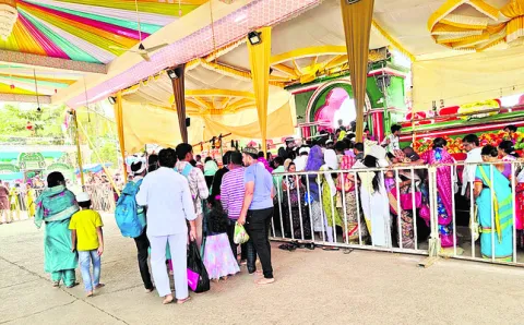 తెలుగు తమ్ముళ్లకే పాసులు