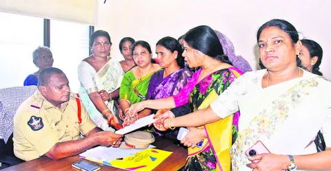 వేమిరెడ్డి దంపతుల ప్రోద్బలంతోనే దాడి 