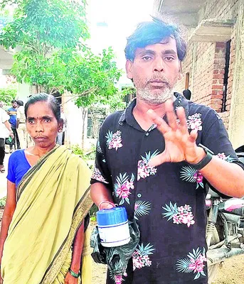 సమస్య పరిష్కరించాలని రైతు ఆత్మహత్యాయత్నం