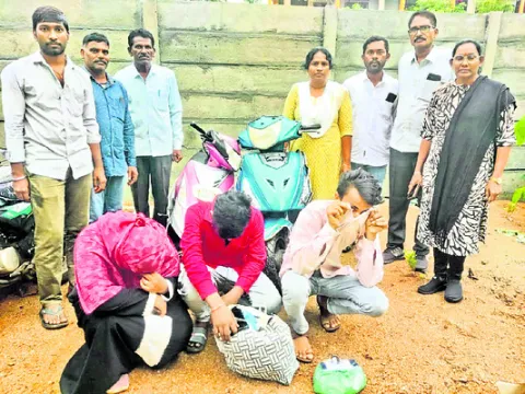 గంజాయి విక్రయిస్తున్న ముగ్గురి అరెస్టు 