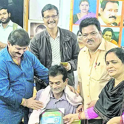 గురువులే సమాజ మార్గదర్శకులు