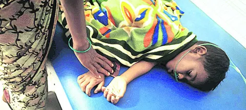 వైద్యం అందక బాలుడి మృతి
