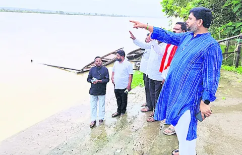 ప్రాణహిత ప్రాజెక్టుపై కాలయాపన చేయొద్దు