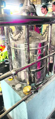 ప్రాచీన ఆలయంలో చోరీ 