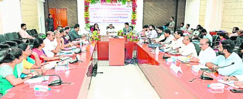 తిరుపతి శరవేగంగా అభివృద్ధి చెందాలి 