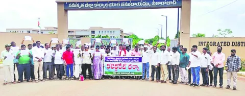 వీఆర్‌ఏ వారసులకు ఉద్యోగాలు ఇవ్వాలి 
