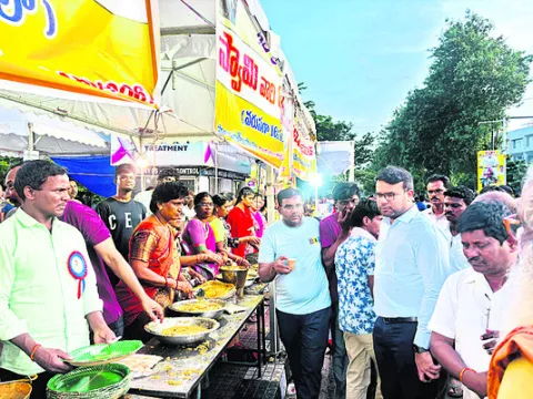 సౌకర్యాలపై జీవీఎంసీ కమిషనర్‌ ఆరా 