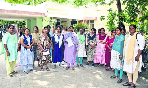 సచివాలయాల్లో అక్రమ బదిలీలు! 