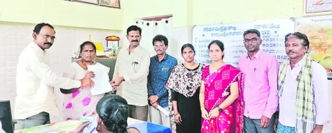 ఎస్‌ఎంసీ చైర్మన్‌ అరాచకాలు తట్టుకోలేకపోతున్నాం 