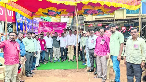 ఎల్‌ఐసీ ఉద్యోగుల ధర్నా 