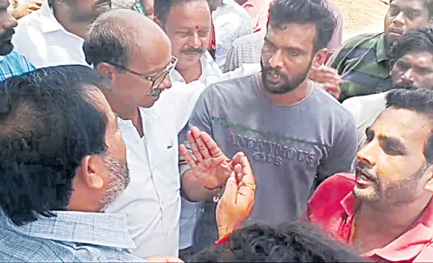 Yeleswaram Village People Fire On TDP Leaders