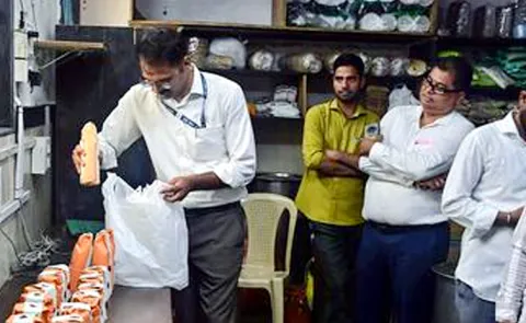 Maharashtra FDA Suspends Canteen Licence13
