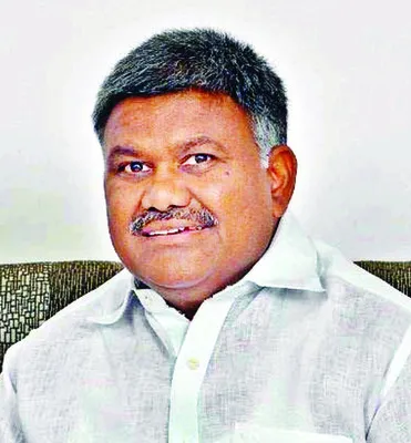 పనిముట్టును ఆయుధంగా చూపి కేసులా?  