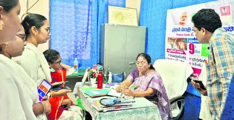 తాళ్లపాలెం పీహెచ్‌సీలో డీఎంహెచ్‌వో తనిఖీ 