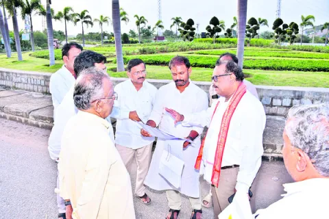 యాదగిరిగుట్ట సర్కిళ్లలో విగ్రహాల ఏర్పాటుపై సమీక్ష
