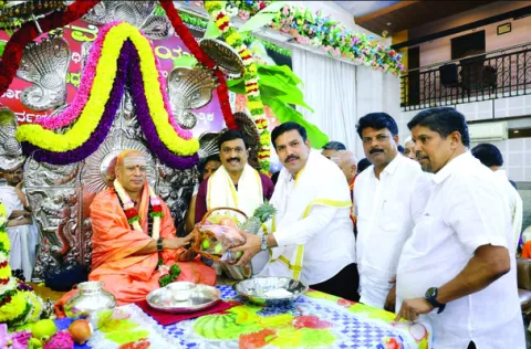 శ్రీశైల జగద్గురువును దర్శించుకున్న గాలి జనార్దనరెడ్డి 