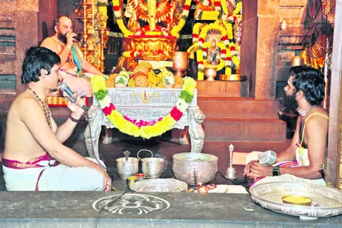 స్వర్ణగిరిలో తిరుప్పావడ సేవ
