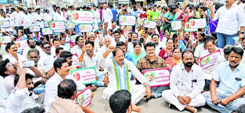 కోన ప్రభాకరరావు విగ్రహం ఏర్పాటుకు డిమాండ్‌ 