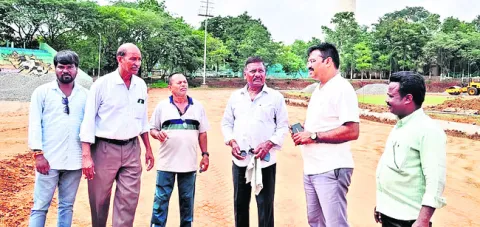 శరవేగంగా సింథటిక్‌ ట్రాక్‌ నిర్మాణం