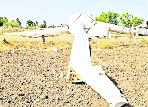 తారాపురంలో ఈదురు గాలులు 