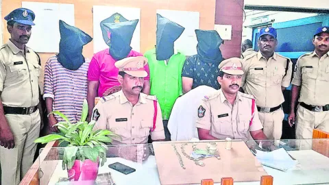 చోరీకేసులో నిందితుల అరెస్ట్‌
