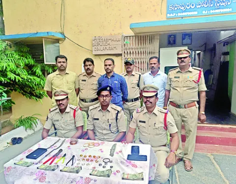 నకిలీ బంగారంతో బురిడీ 