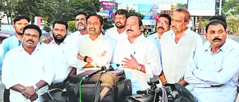 ఎమ్మెల్యే నరేంద్రపై అట్రాసిటీ కేసు పెట్టాలి 
