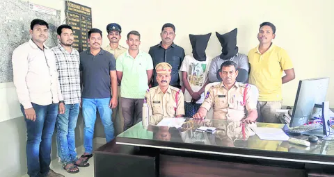 చైన్‌ స్నాచింగ్‌ కేసులో ఇద్దరి అరెస్టు