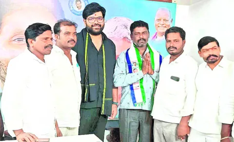వైఎస్సార్‌ కాంగ్రెస్‌ పార్టీలో చేరిక 