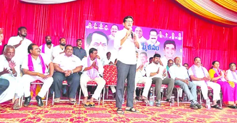 సీఎంకు తెలంగాణపై కమిట్‌మెంట్‌ లేదు