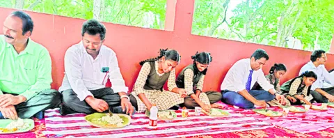 విద్యార్థులు లక్ష్యాలు నిర్దేశించుకుని శ్రమించాలి 