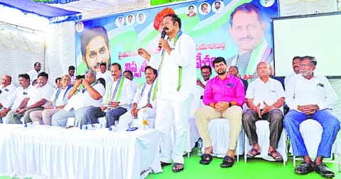 నమ్మి మోసపోయిన ప్రజలు 
