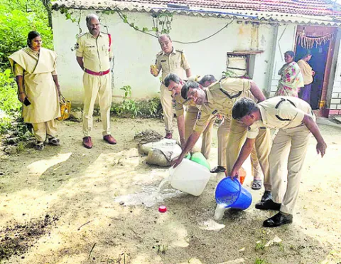 కల్తీ కల్లు విక్రయిస్తే కఠిన చర్యలు