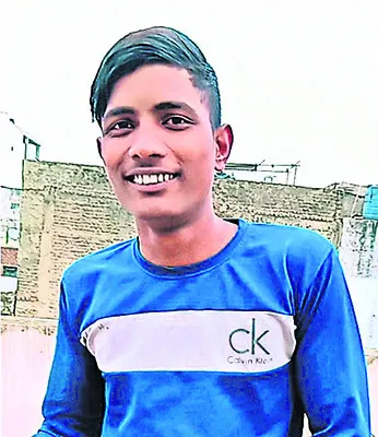 ఆర్టీసీ బస్సును ఢీకొని యువకుడి మృతి
