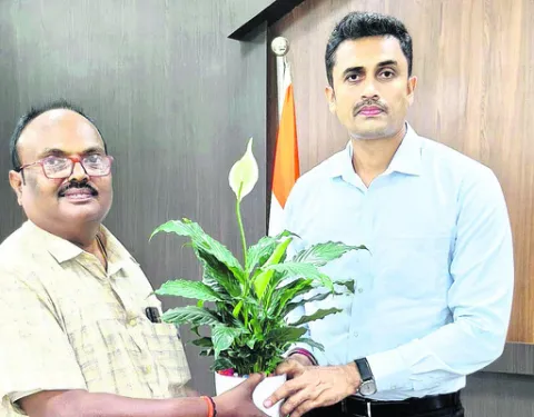 కలెక్టర్‌ను కలిసిన ఎస్‌ఈ 